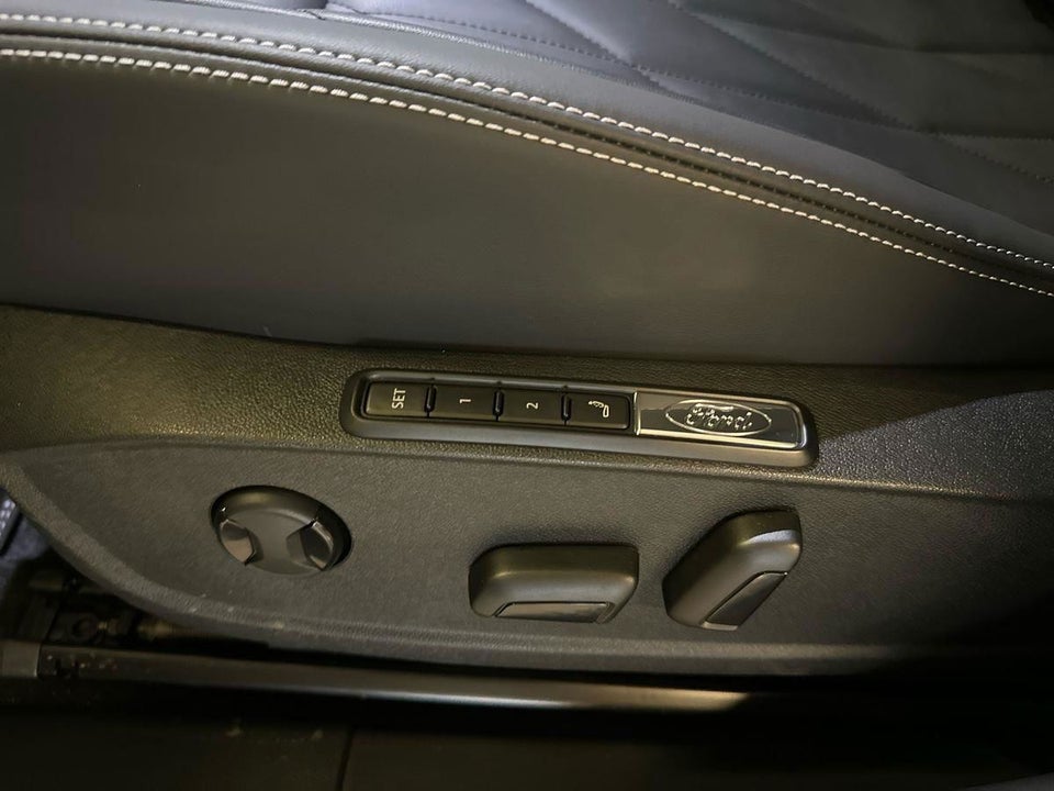 Ford Explorer 84 Premium Extended Range AWD 5d