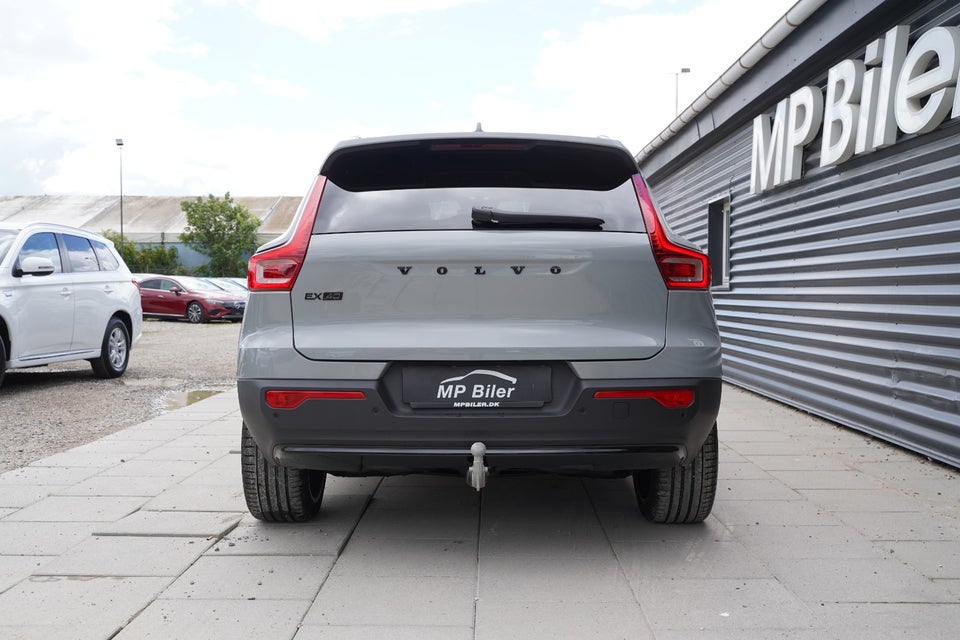 Volvo EX40 Extended Range Black Edition 5d