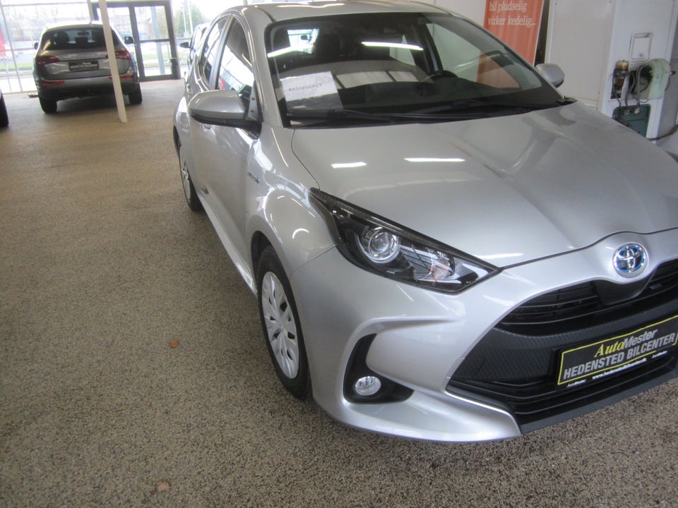 Toyota Yaris 1,5 Hybrid H3 e-CVT 5d
