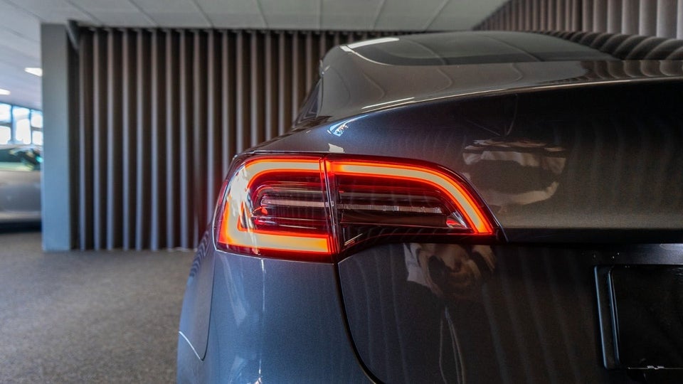 Tesla Model 3 Standard Range+ RWD 4d