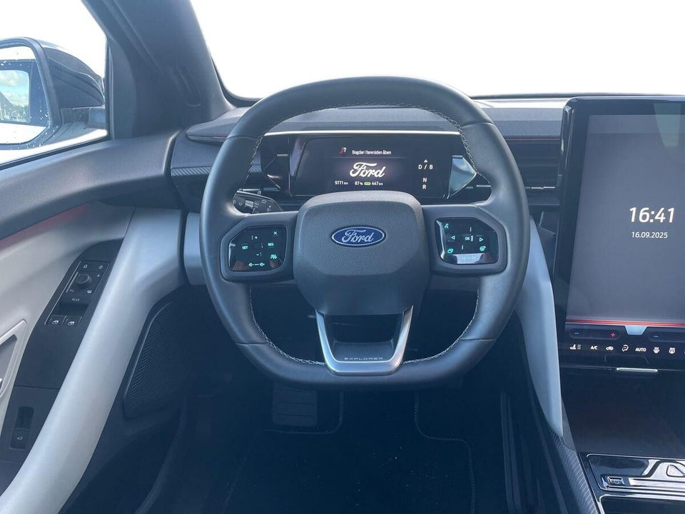 Ford Explorer 82 Premium Extended Range 5d