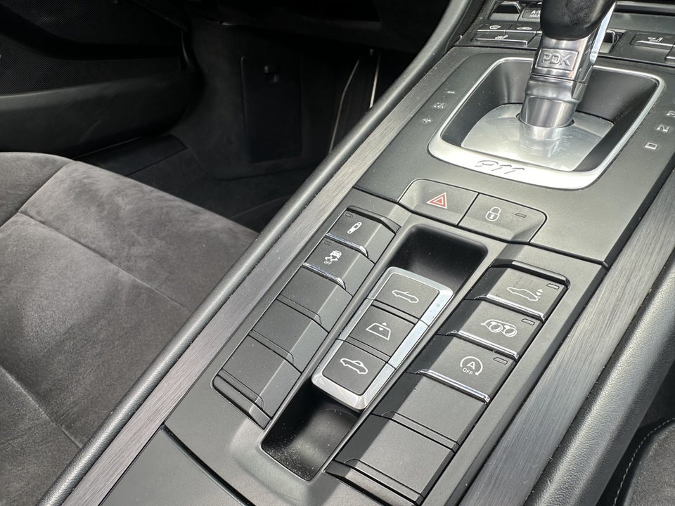 Porsche 911 Carrera 4 GTS 3,0 Cabriolet PDK 2d