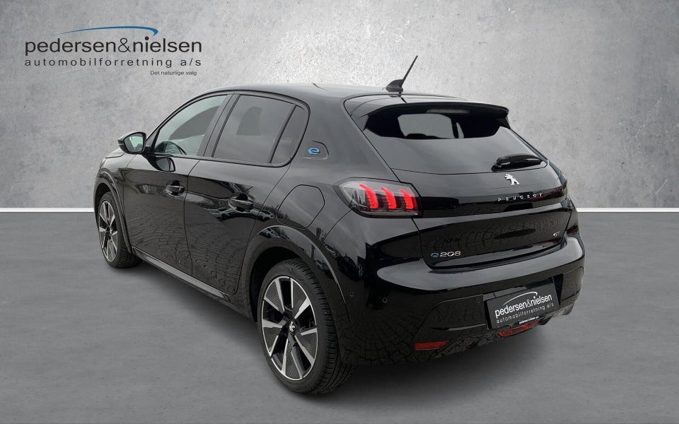 Peugeot e-208 50 GT 5d
