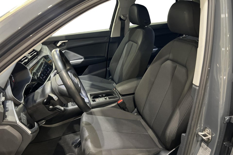 Audi Q3 45 TFSi e Attitude plus S-tr. 5d