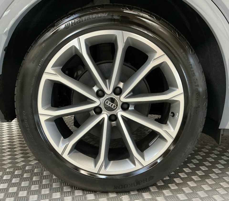 Audi Q4 e-tron 55 S-line quattro 5d