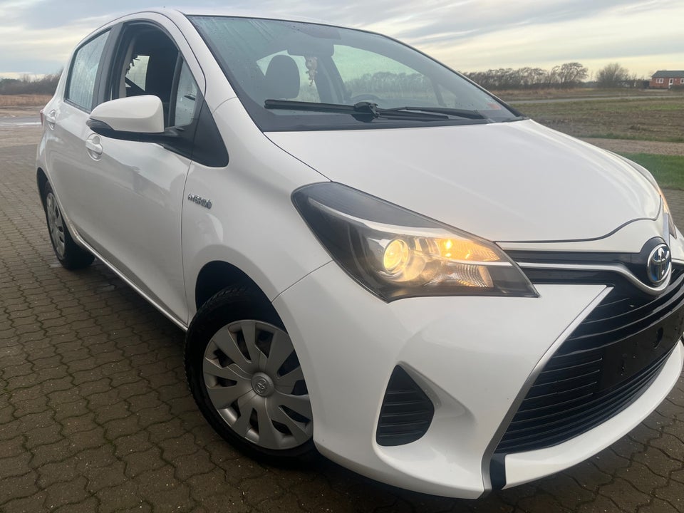 Toyota Yaris 1,5 Hybrid H1 e-CVT 5d