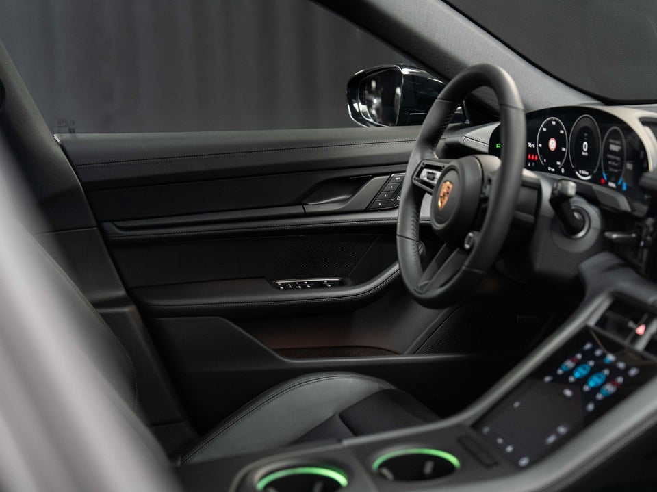 Porsche Taycan 4 Performance+ Black Edition 4d