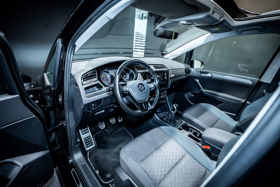 VW Touran 1,5 TSi 150 R-line 7prs 5d