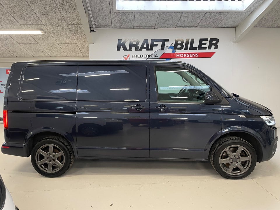 VW Transporter 2,0 TDi 199 Kassevogn DSG kort