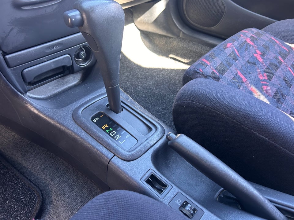 Toyota Corolla 1,3 Terra aut. 3d