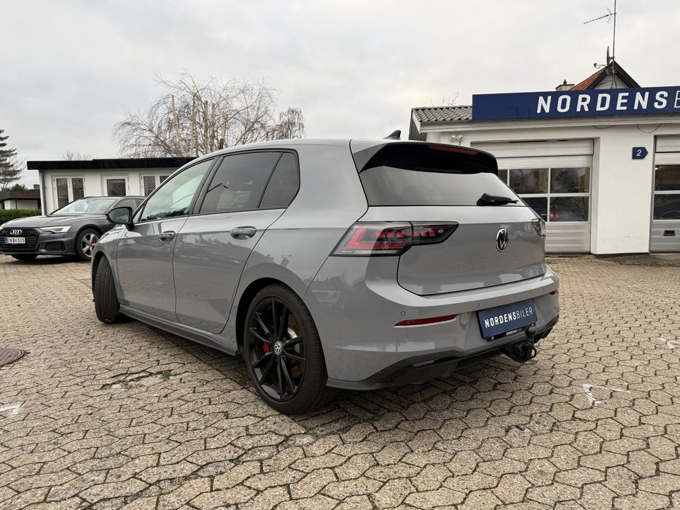 VW Golf VIII 1,5 GTE DSG 5d