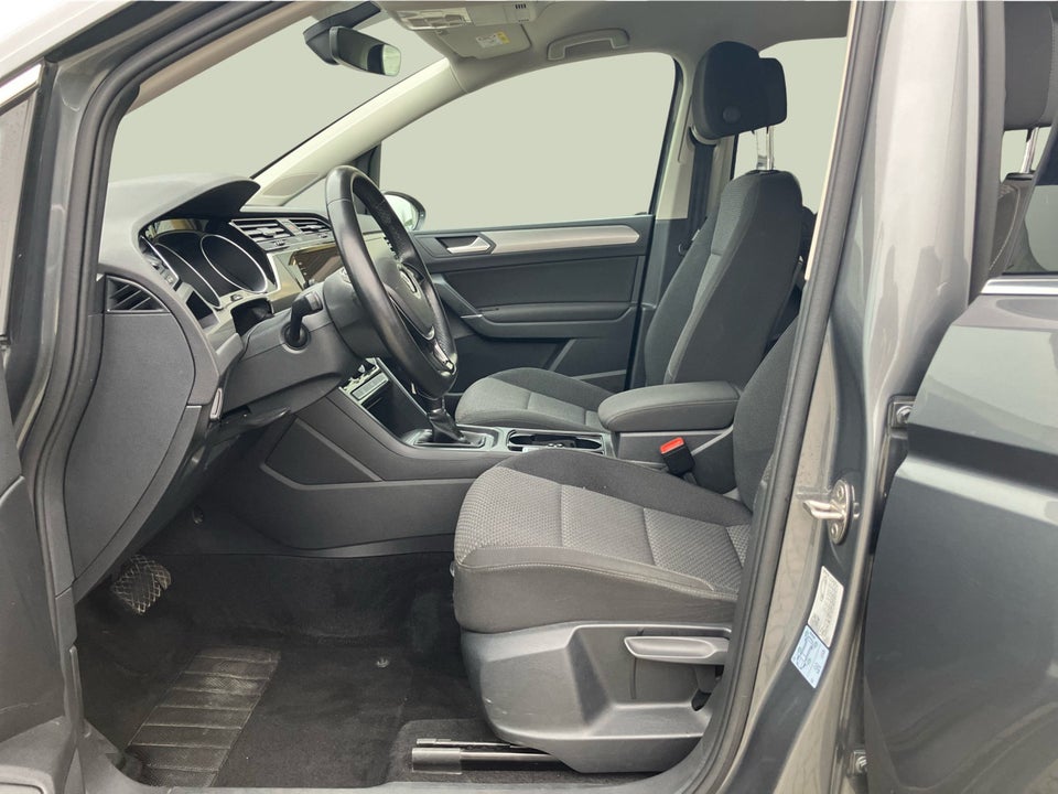 VW Touran 1,6 TDi 115 Comfortline Connect DSG 7prs 5d