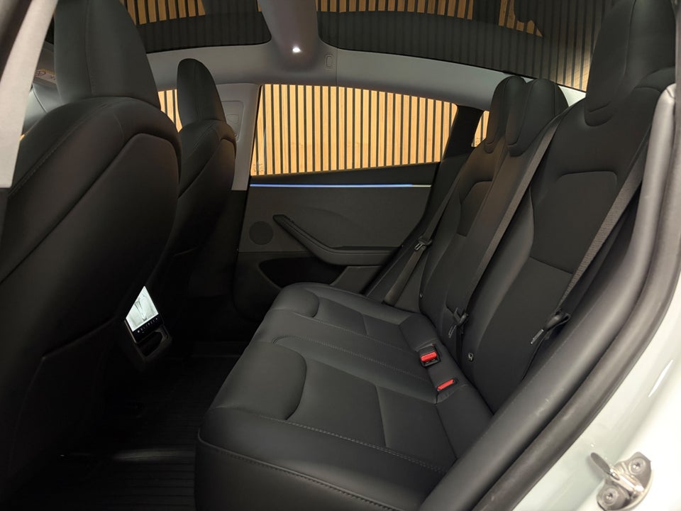 Tesla Model 3 RWD 4d