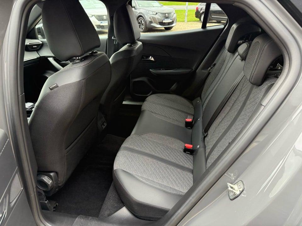 Peugeot 2008 1,2 PureTech 130 First Selection EAT8 5d