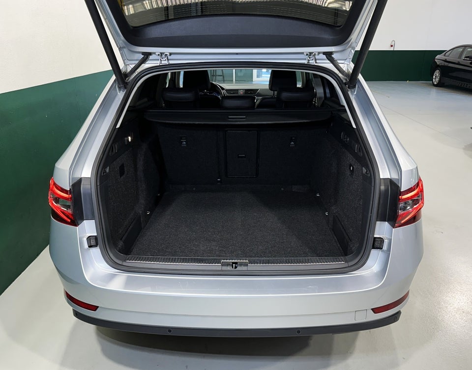 Skoda Superb 1,5 TSi 150 Business Executive Combi DSG 5d