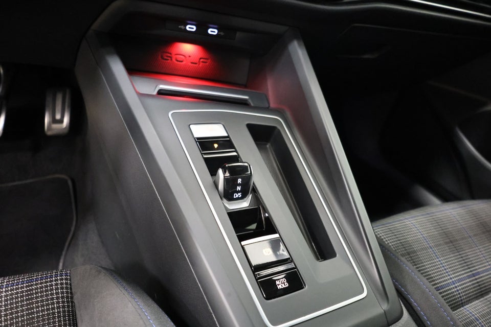 VW Golf VIII 1,4 GTE DSG 5d