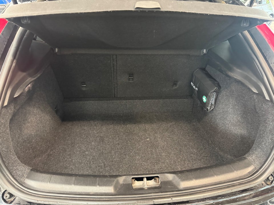 Volvo V40 CC 1,5 T3 152 Momentum aut. 5d