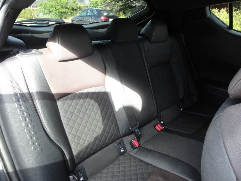 Toyota C-HR 1,8 Hybrid C-ULT CVT 5d