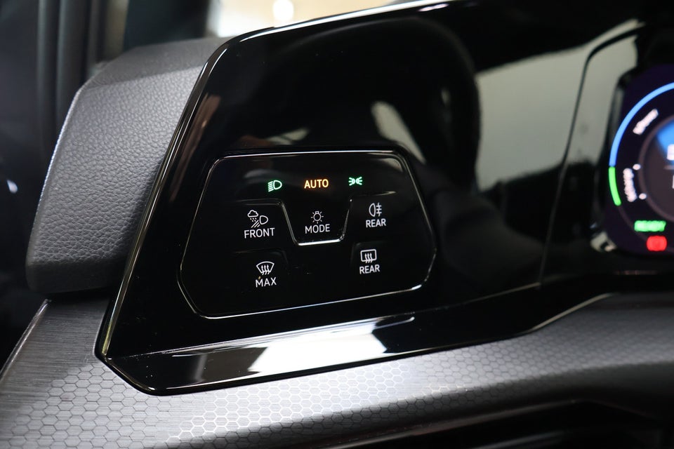 VW Golf VIII 1,4 GTE DSG 5d