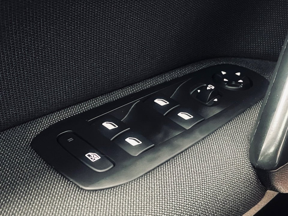 Peugeot 308 1,2 PureTech 130 Allure Sky 5d