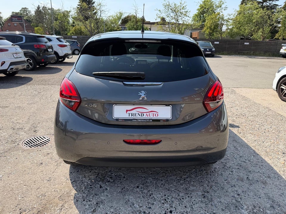 Peugeot 208 1,2 PureTech 82 Selection Sky 5d