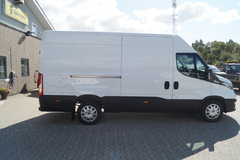 Iveco Daily 2,3 35S16 12m³ Van AG8