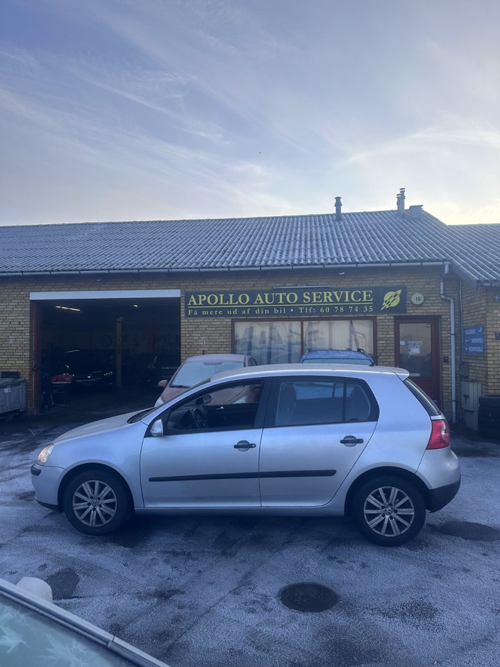 VW Golf V 1,6 FSi Comfortline aut. 5d