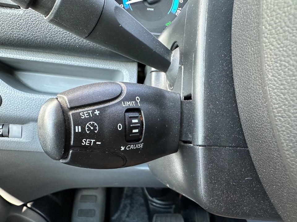Peugeot e-Expert 75 L2 Plus Van