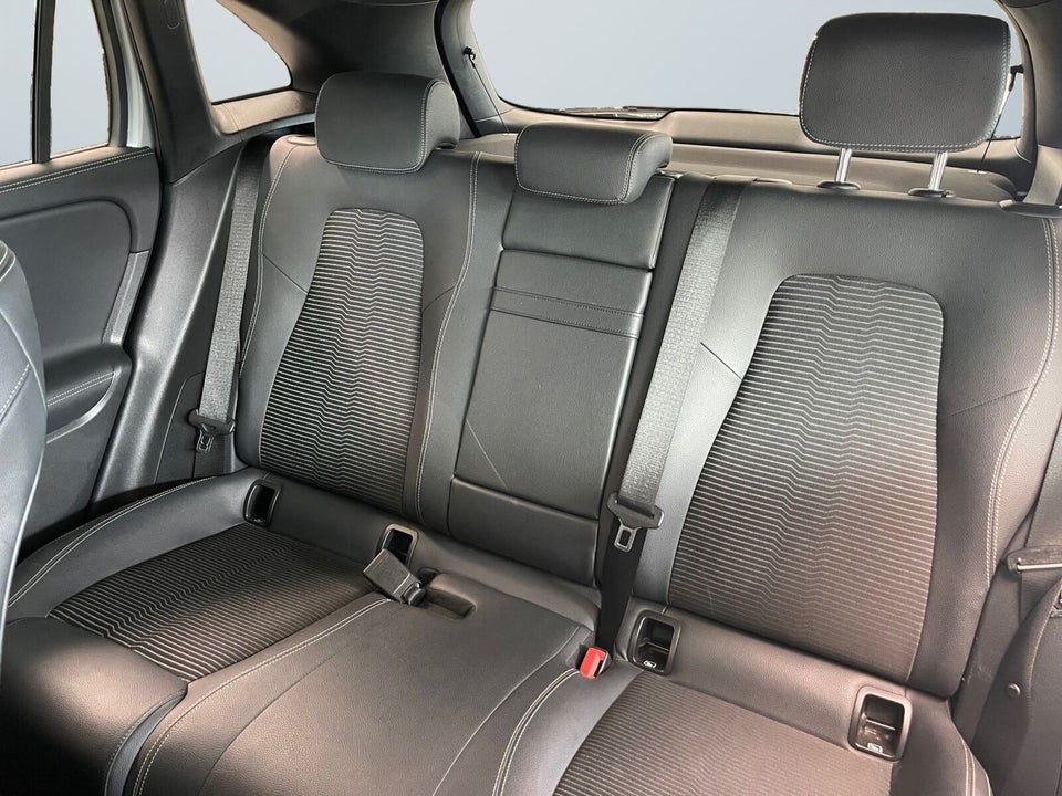 Mercedes EQA300 4Matic 5d