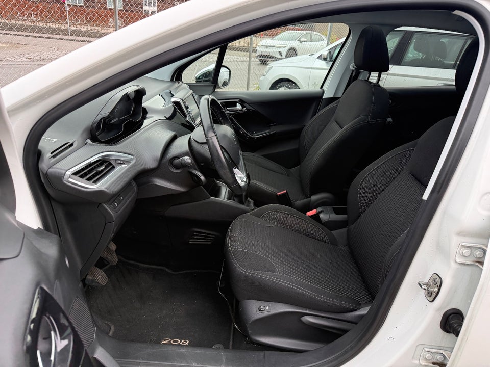 Peugeot 208 1,5 BlueHDi 100 Allure Sky 5d