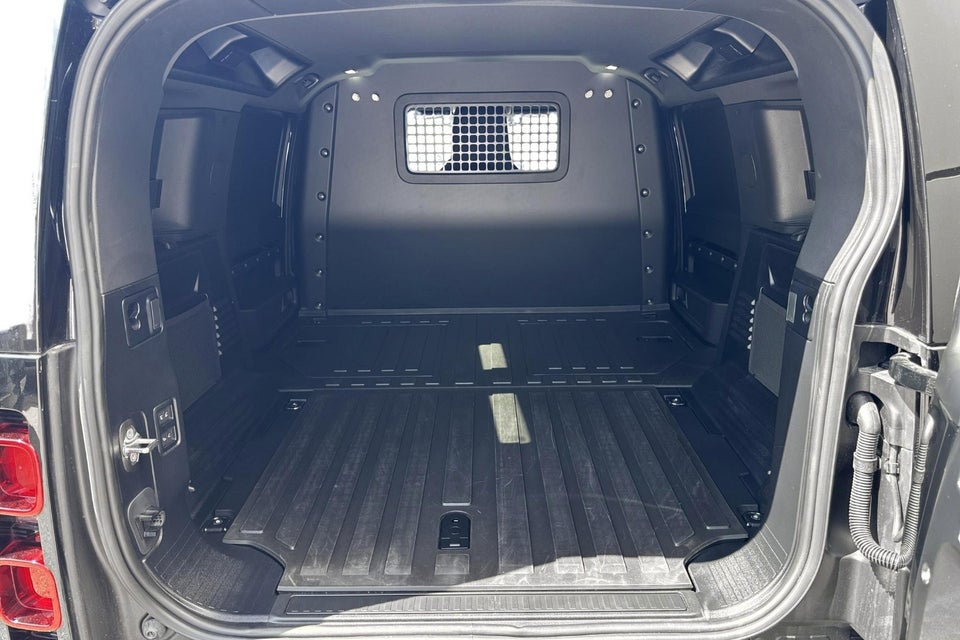 Land Rover Defender 110 3,0 D250 Hard Top X-Dynamic SE aut. Van 5d