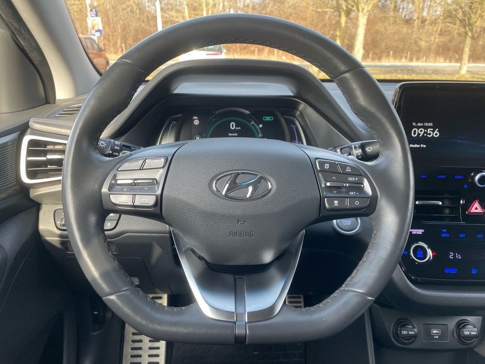 Hyundai Ioniq 40 EV Premium 5d