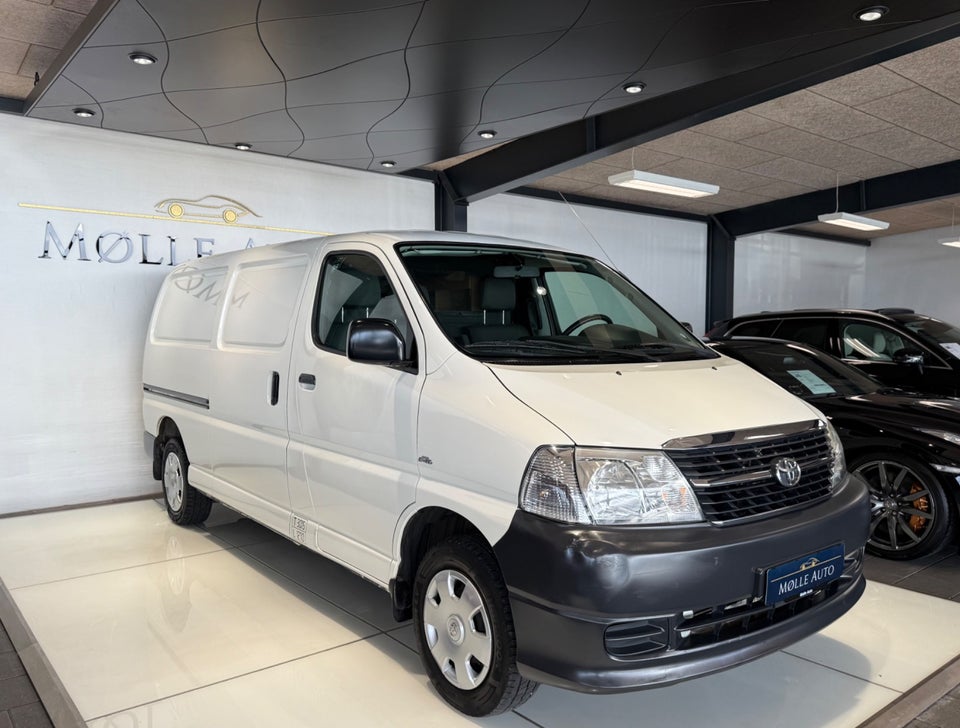 Toyota HiAce 2,5 D-4D 117 Komfort lang 4d