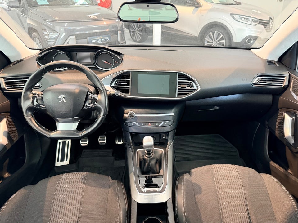 Peugeot 308 1,5 BlueHDi 130 Selection Sky 5d