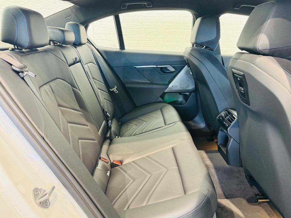 BMW i5 eDrive40 M-Sport 4d