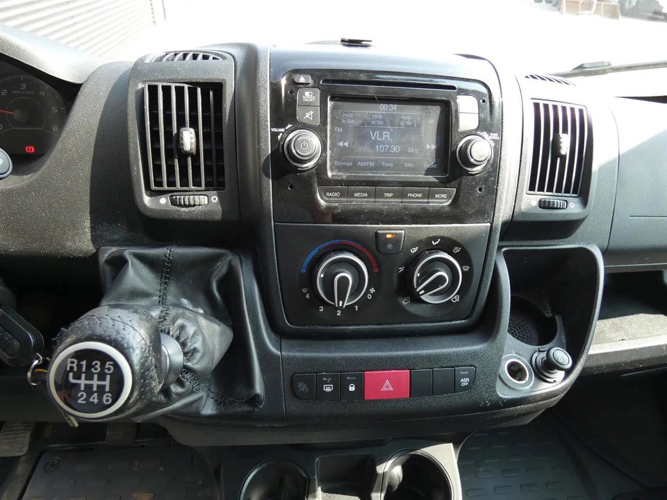 Peugeot Boxer 330 2,0 BlueHDi 130 L2H2 Premium