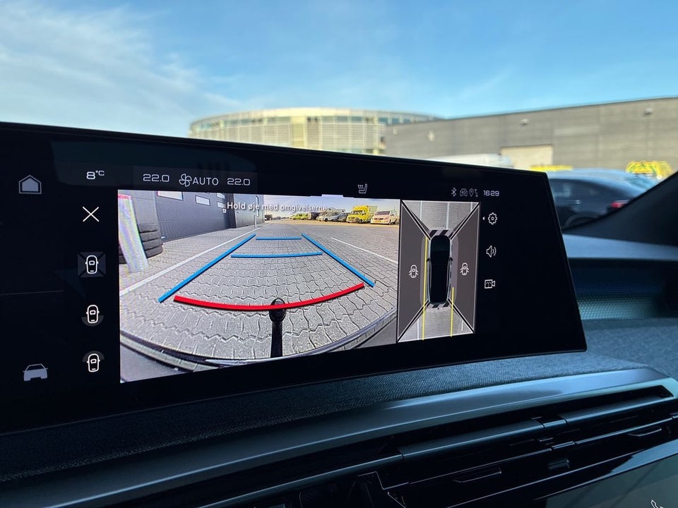 Peugeot e-3008 77 GT Pack 5d