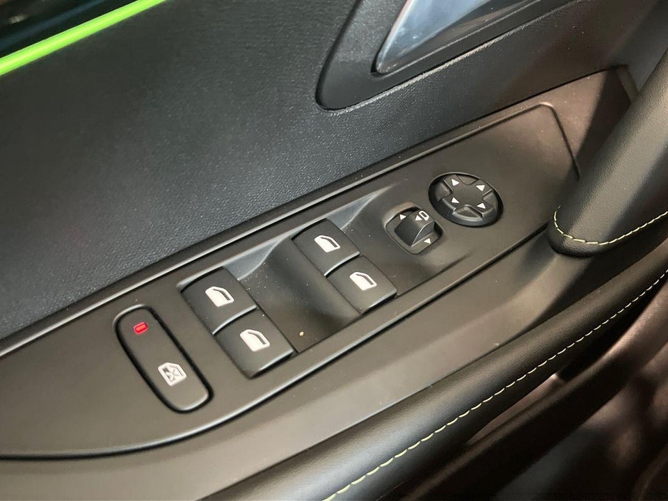 Peugeot e-208 50 GT 5d