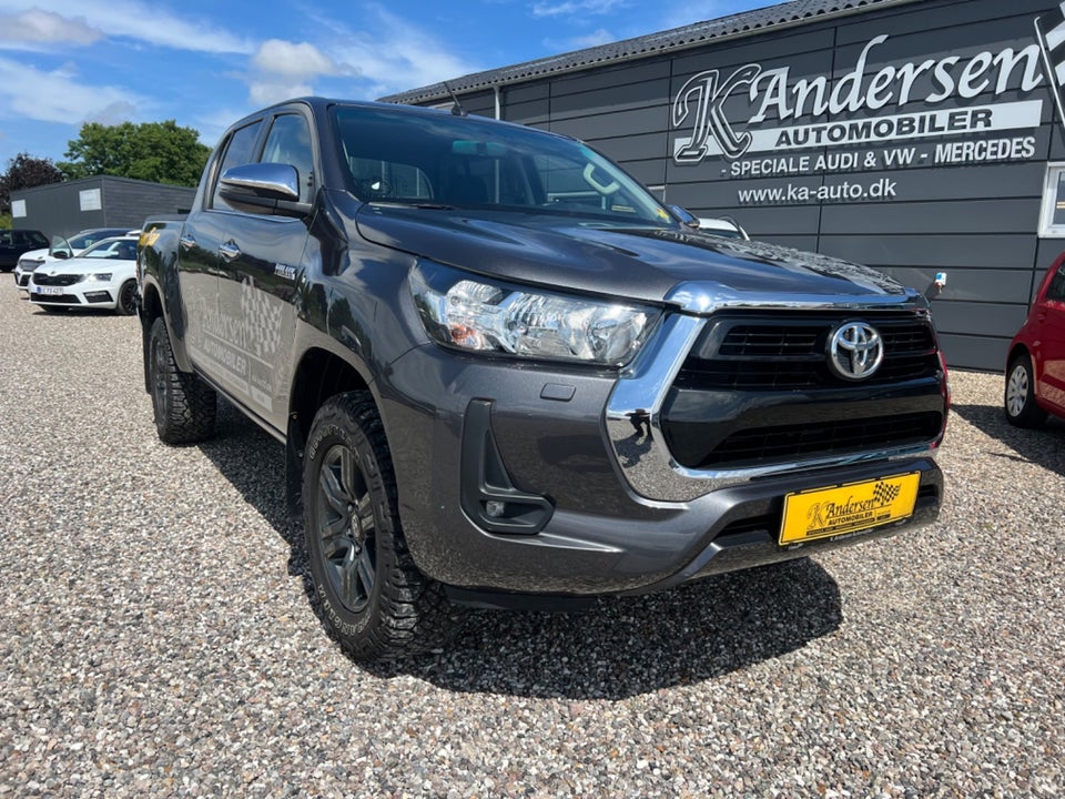 Toyota HiLux 2,4 D T2 Db.Kab 4d