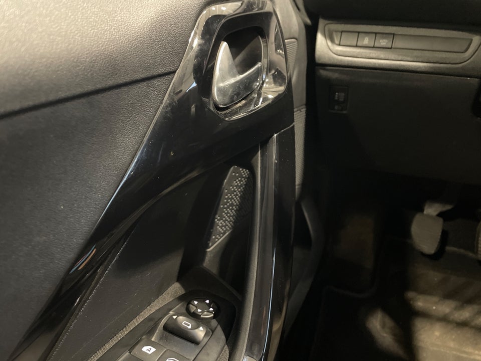 Peugeot 208 1,6 BlueHDi 100 Active 5d