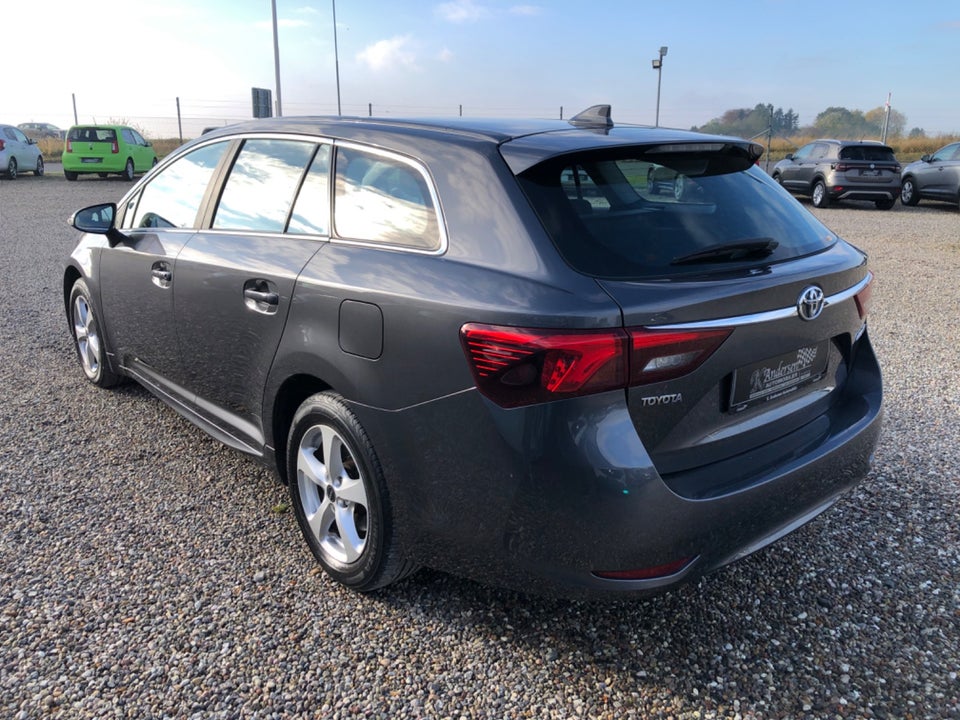 Toyota Avensis 1,6 VVT-i T1 Touring Sports 5d