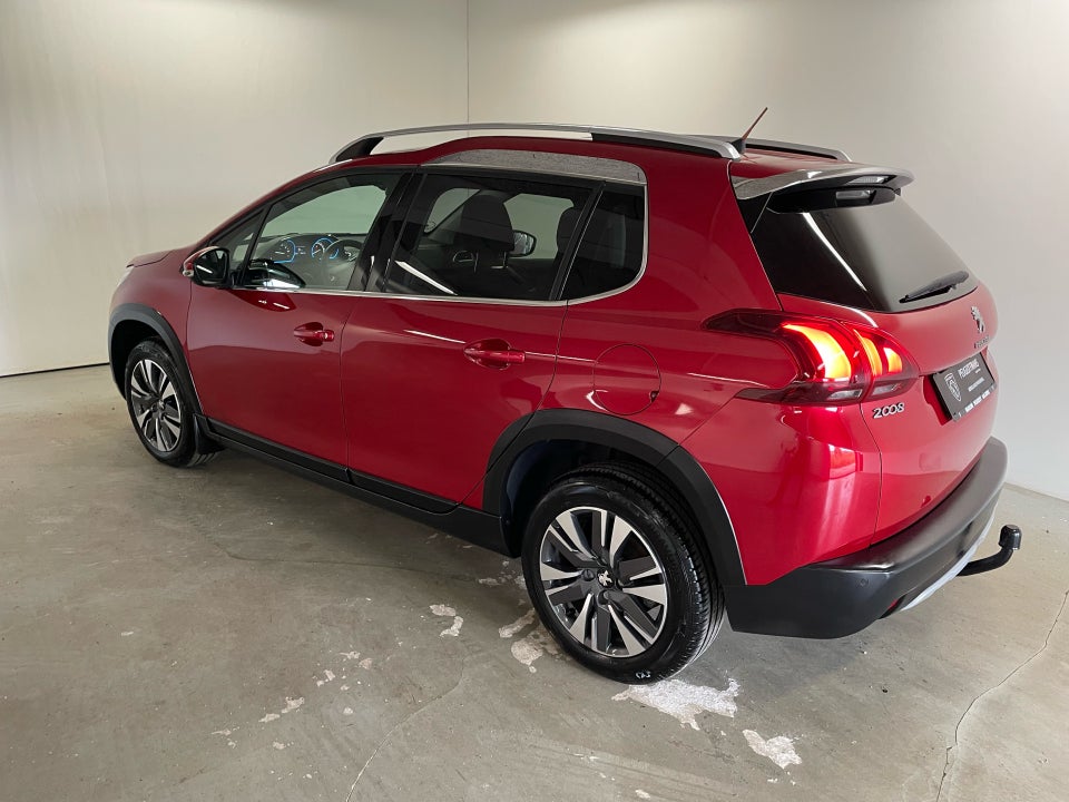 Peugeot 2008 1,2 e-THP 110 Selection Sky 5d