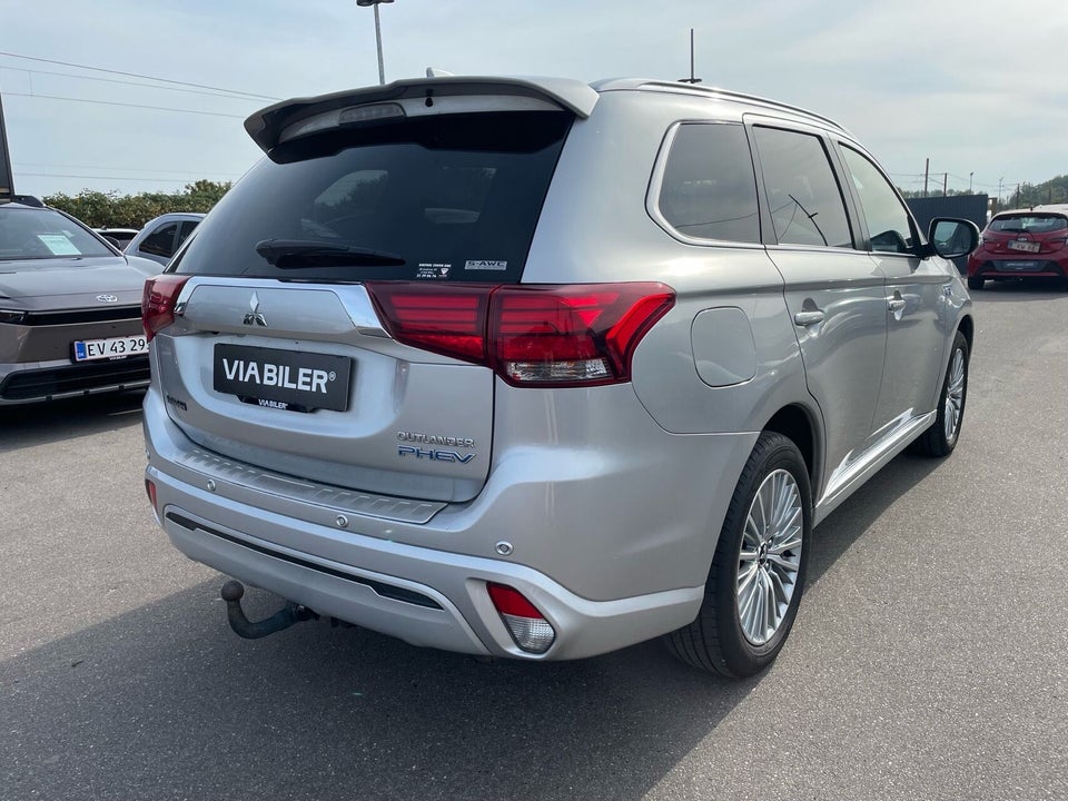 Mitsubishi Outlander 2,4 PHEV Instyle CVT 4WD 5d