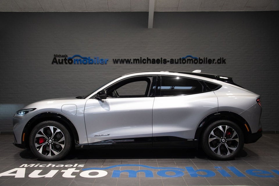 Ford Mustang Mach-E 88 Extended Range AWD 5d