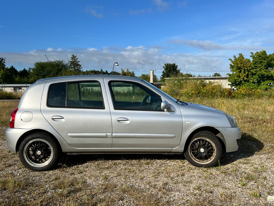 Renault Clio II 1,2 8V Storia 5d