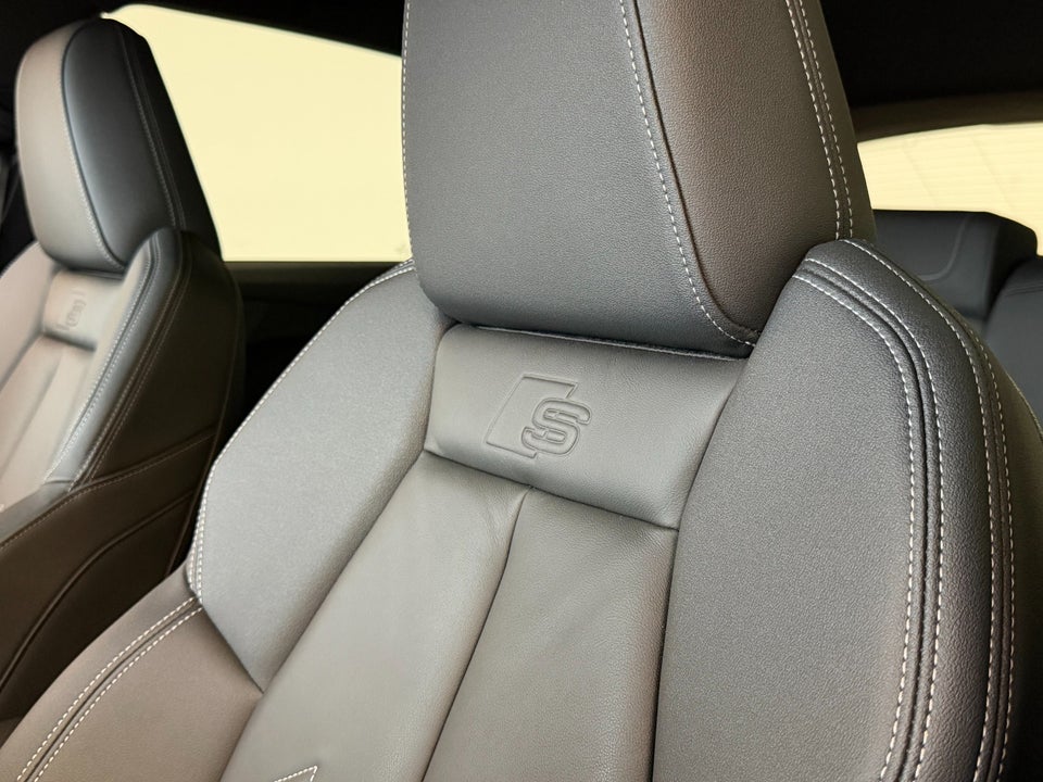 Audi Q4 e-tron 45 S-line quattro 5d