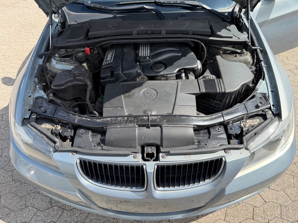 BMW 320i 2,0  4d