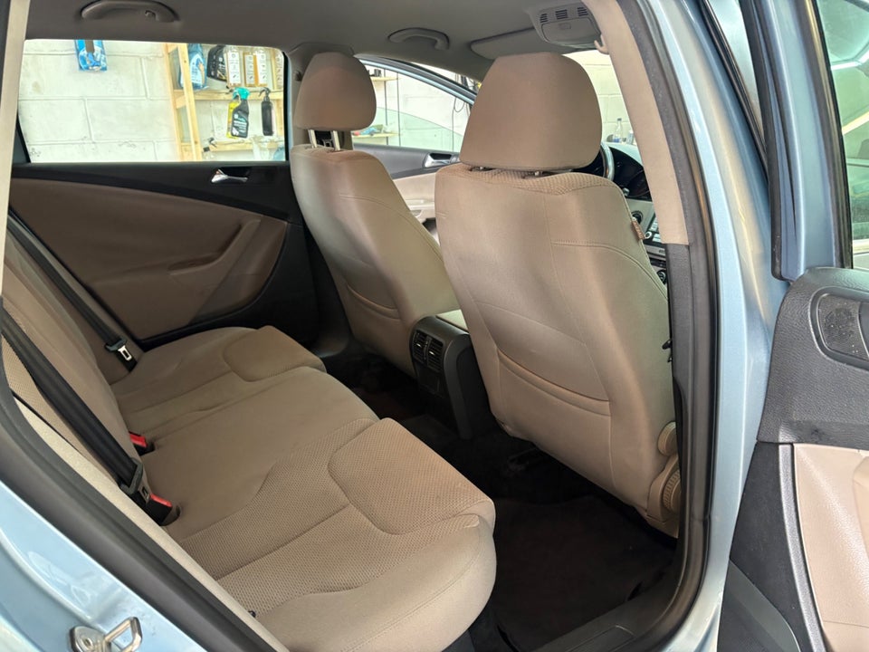VW Passat 2,0 FSi Trendline Variant 5d