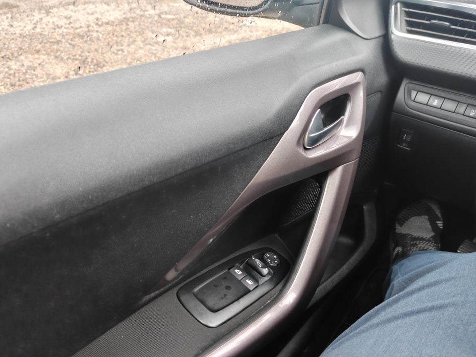 Peugeot 2008 1,2 VTi 82 Allure 5d