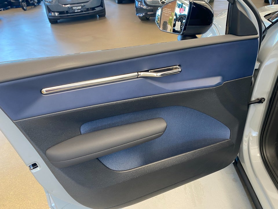 Volvo EX30 Extended Range Plus 5d
